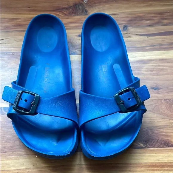 Madrid Essentials - Picture 1 of 6